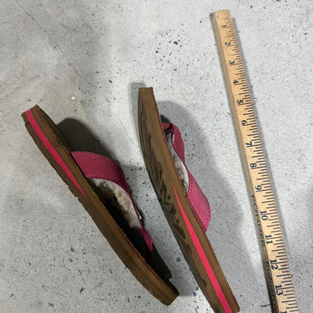UGG Pink Shearling Sandals Women's Size 7 Estimated Suede Flip Flops - Picture 2 of 4